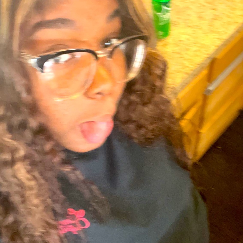 Meet your Posher, Kira